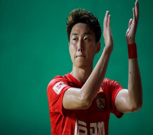 喜訊！上賽季代表青島紅獅隊出戰(zhàn)中甲的他，如今成國安隊中衛(wèi)黑馬