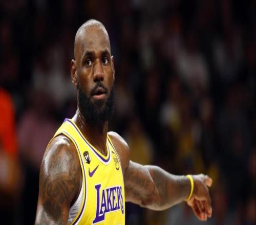 詹姆斯連續(xù)兩場(chǎng)進(jìn)關(guān)鍵球！無(wú)奈湖人防守拉胯、連敗！