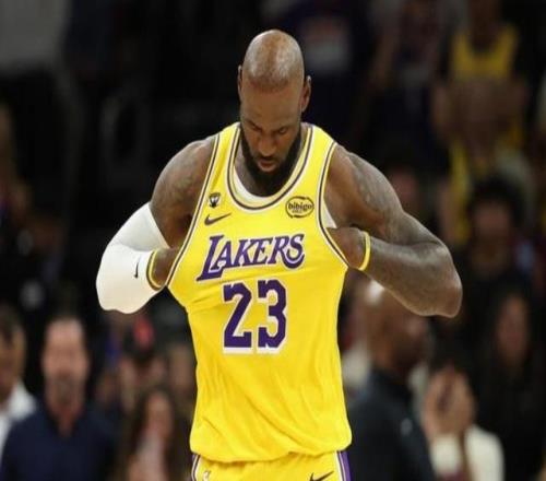 裁判傾盡全力難阻湖人三連敗，東契奇狂砍41分帶不動41歲的詹姆斯