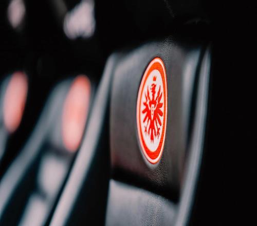 官方：因球迷多起違規(guī)行為，法蘭克福被德國足協(xié)重罰44.02萬歐