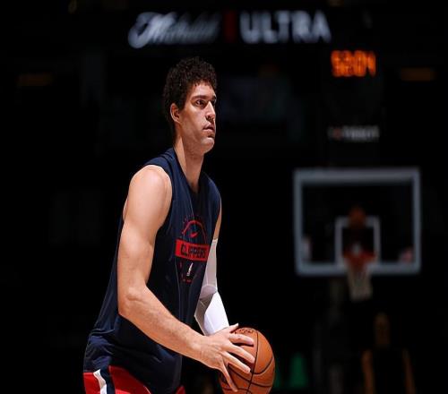 出場時間實在是太長了，快船內線老將的場上效果也實在是太差了