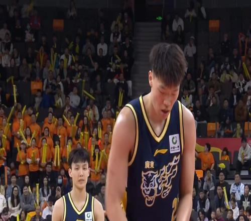 確認(rèn)了！張昊賽季報(bào)銷！廣東鋒線實(shí)力大削，朱芳雨被迫留下薩林杰