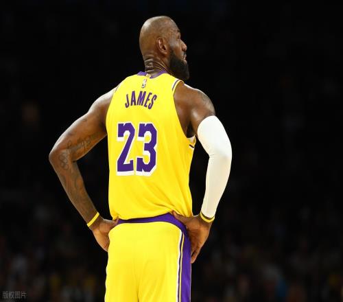 慘遭絕殺！詹姆斯兩大里程悲！艾頓形同夢游，東契奇空砍41+8+8+2