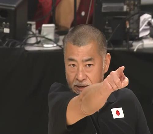 服！日本媒體人：裁判如果正常吹罰，日本男籃將會(huì)是一場慘敗