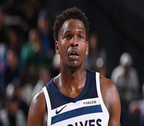 愛德華茲：關(guān)鍵時(shí)刻我更愿意相信自己投那些屬于我的機(jī)會(huì)球