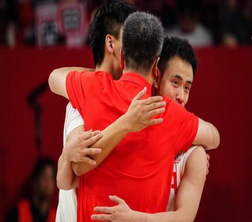 扎心的熱搜！張鎮(zhèn)麟成中國男籃僅有的失意者，1大關(guān)鍵遠(yuǎn)超5項(xiàng)掛零