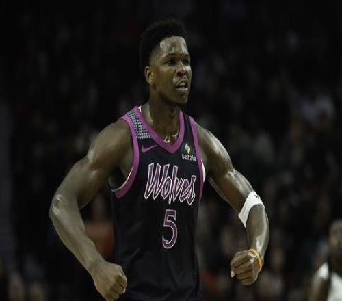 官宣：因?qū)⑶蛉酉蛴^眾席愛德華茲被處以2.5萬美元罰款