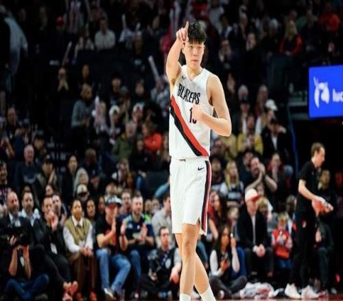 一夜2簽約達成！倫納德因傷缺席，楊瀚森利好消息，騎士遭打擊