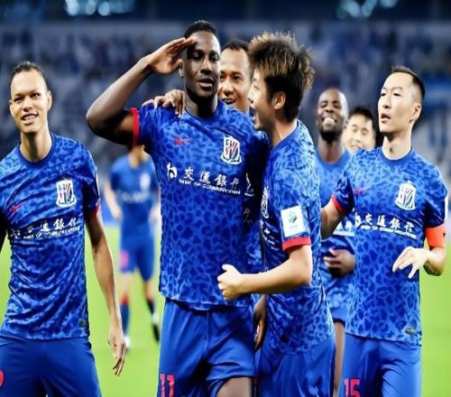 他前段時(shí)間還在支云試訓(xùn)，如今卻又來(lái)到申花跟隊(duì)訓(xùn)練，引發(fā)熱議