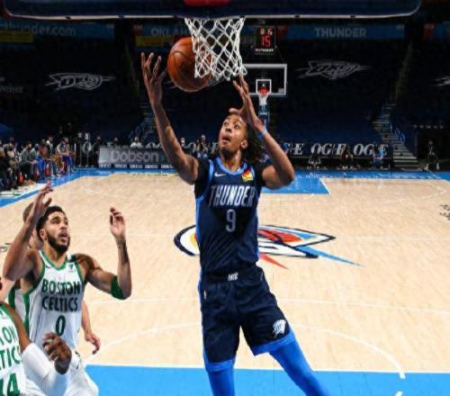 廣東宏遠新外援身高2米18的NBA落選秀，單場21分23籃板