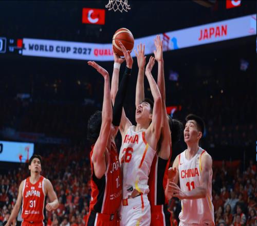 出場(chǎng)時(shí)間最多，把渡邊防到7中1，球迷：男籃防守端最不能缺的人