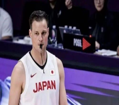 中國(guó)5打8驚天逆轉(zhuǎn)日本！FIBA無法無天，臉都不要了，活該被罵！