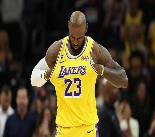 進攻欲望不強，詹姆斯全場16投7中得到15分6板5助，正負(fù)值+5