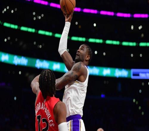 不滿，湖人隊(duì)艾頓表示，他對(duì)湖人“把他當(dāng)卡佩拉用”感到不滿