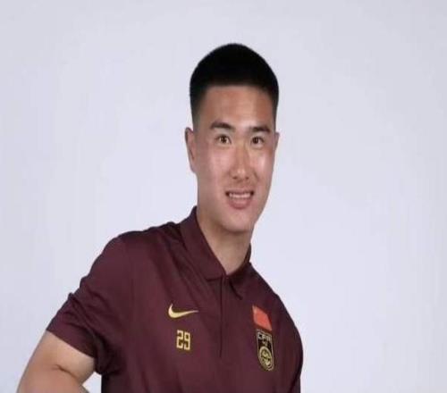 申花簽18歲留洋后衛(wèi)，拉唐狀態(tài)火熱遼寧簽混血新星劉國寶去海牛