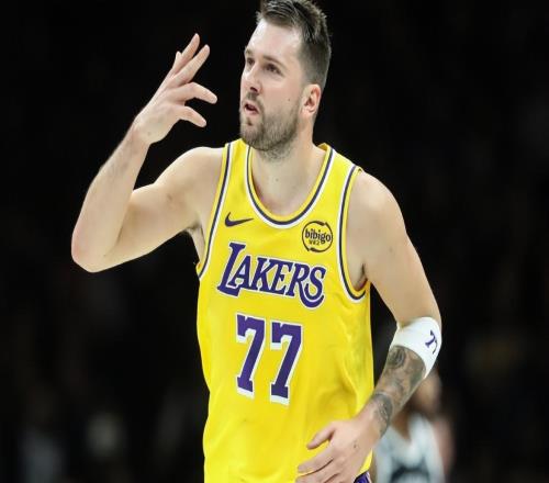 爆冷，湖人不敵太陽，賽后數(shù)據(jù)一覽，東契奇盡力，雙核掉鏈子