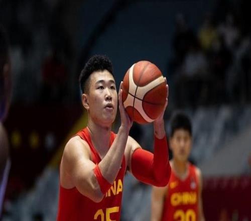 中國男籃完成逆轉(zhuǎn)，除了廖三寧胡金秋和趙繼偉，還有兩人功不可沒