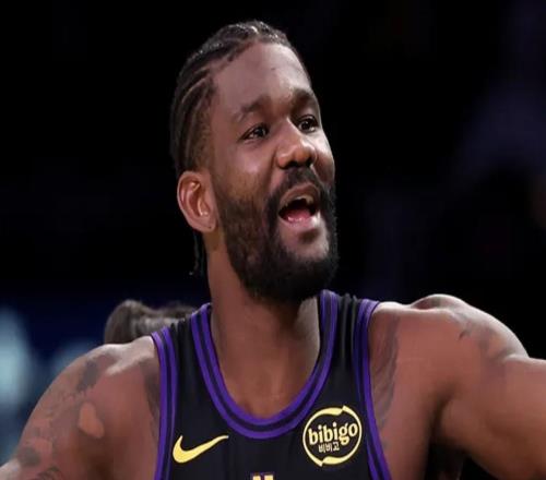 ESPN：湖人嘗試增強(qiáng)艾頓自信心，特意為他定制T恤&水壺貼激勵(lì)標(biāo)語