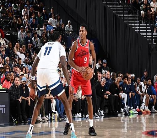 被對(duì)手各種針對(duì)！快船后場(chǎng)新援在進(jìn)攻端的表現(xiàn)也是明顯吃力起來(lái)了