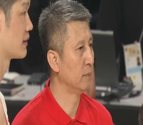 真解氣??！中國男籃5打8！大逆轉(zhuǎn)日本！裁判太黑了