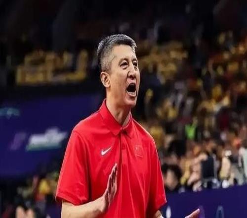 被重罰郭士強進場“搶斷”，日本庫里反應激烈，趙睿表現(xiàn)太真實