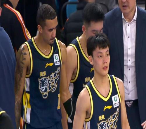 確認(rèn)不打了！廣東鋒線“新王炸”賽季報(bào)銷，杜鋒慘遭重大打擊！