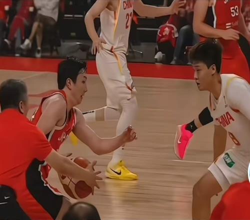 惡人先告狀日本球迷投訴郭士強搶斷犯規(guī)，會遭國際籃聯(lián)處罰嗎