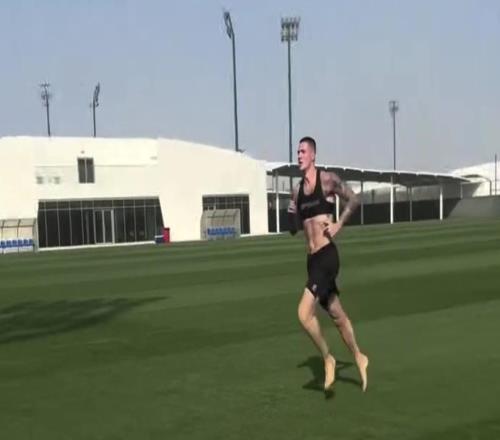 太陽報：對陣埃弗頓賽前，謝什科專程飛往迪拜參加私人特訓