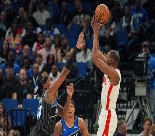 克尼佩爾8記三分無緣今日最佳球員！因?yàn)槎盘m特40+8+3+2創(chuàng)6項(xiàng)紀(jì)錄