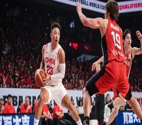 中國男籃逆轉(zhuǎn)戰(zhàn)勝日本，廖三寧成變陣奇兵，賀希寧吹響反擊號角