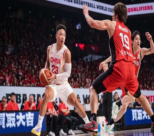 不愧是國內(nèi)第二得分手，深圳隊后場球星成為了中國隊的奇兵