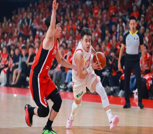 CCTV5直播！中國男籃沖2連勝，郭士強重用兩大奇兵，張鎮(zhèn)麟遭棄用