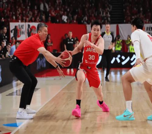 搞笑！郭士強(qiáng)成為了中國男籃“最佳防守球員”