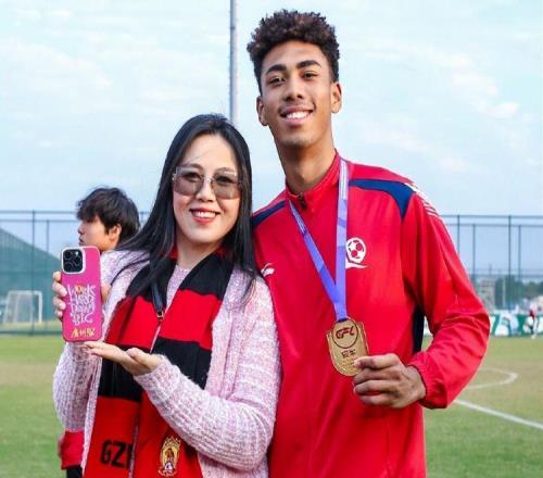 零元購已有3家中超球隊向恒大足校花錢買人，球迷：就剩海港了