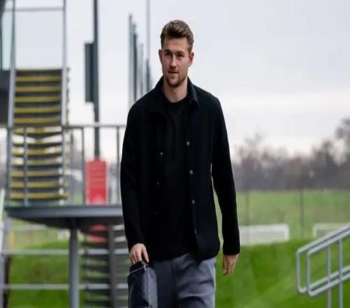 名記：12月初阿莫林曾說德利赫特能復出，他的背傷很復雜