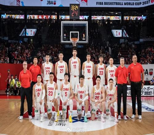 戰(zhàn)臺北12人名單出爐，周琦擔(dān)任解說嘉賓，球迷：為何還用張鎮(zhèn)麟