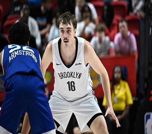 在發(fā)展聯(lián)盟都打得非常一般，但籃網(wǎng)卻用一份十日短合同簽下了他