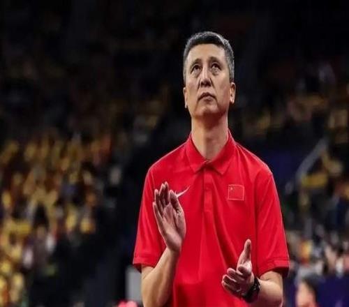 狀態(tài)低迷遭炮轟，張鎮(zhèn)麟提前退出國家隊(duì)男籃官宣，全新名單出爐