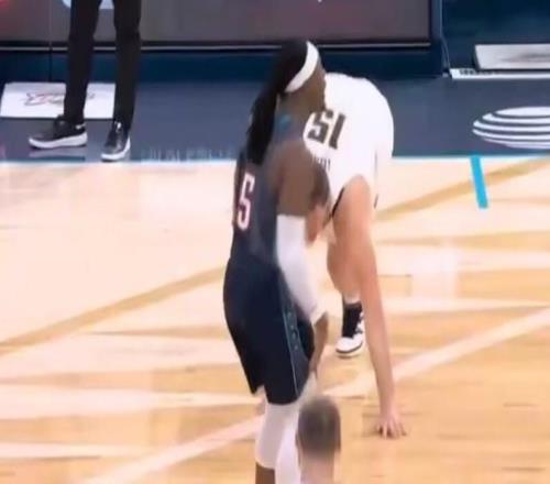 多爾特撞倒約基奇，隨后杰林與約基奇爆發沖突，多爾特被驅逐