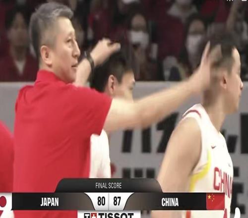 不忍了！央視解說怒斥裁判，國際籃聯未啟動調查，日媒分裂成兩派