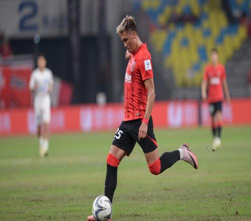 官方：成都蓉城與35歲中場買提江完成續(xù)約