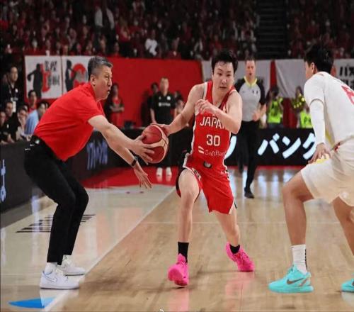 男籃12人名單重排胡明軒頂替25歲后衛(wèi)，保留張鎮(zhèn)麟，趙嘉義回歸