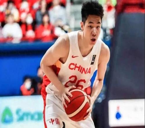 男籃公布對陣臺北12人名單，胡明軒仍被棄用，張鎮(zhèn)麟惹爭議