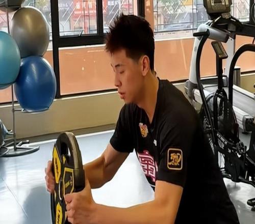 恢復(fù)良好！崔永熙深蹲達180KG超王洪澤，期待滿血輸出彌補三號位