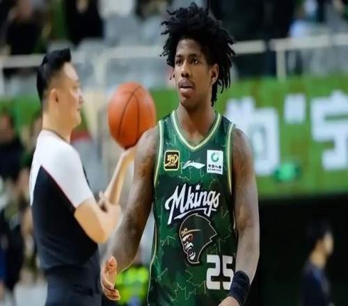 新小外是他場均24+8超級得分手，單場43+9，山東或靠他沖總決賽