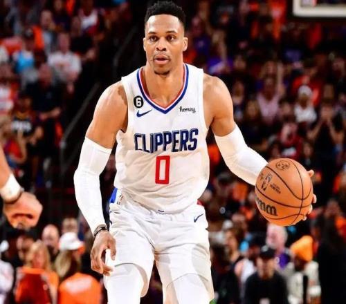 35歲威少數(shù)據(jù)下滑引質(zhì)疑國(guó)王仍考慮續(xù)約千萬(wàn)年薪是投資還是負(fù)擔(dān)