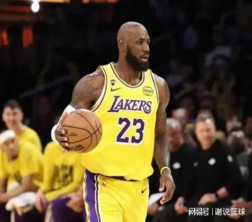 湖人深陷輿論漩渦，詹姆斯未來下家二選一，12+3前鋒或繼續休戰