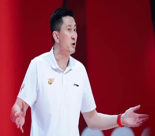 賽季報銷，2米05悍將退出廣東深夜發(fā)聲，官宣決定，杜鋒表態(tài)