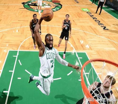綠凱37分大勝！布朗28分10罰，新援大爆發(fā)，普理查德22+5全隊第一