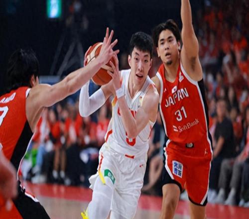 中國隊逆轉次日，“日本主場哨”登熱搜，外國球迷質(zhì)疑裁判